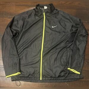 Nike Men’s Lightweight Running Windbreaker Size XXL Black / Volt Jacket Full Zip